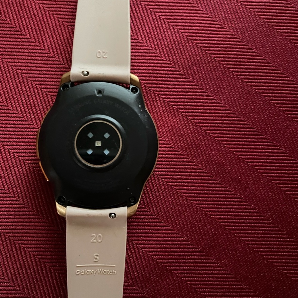 Rose Gold Samsung Galaxy Watch4 bands/2 chargers - Picture 3 of 4